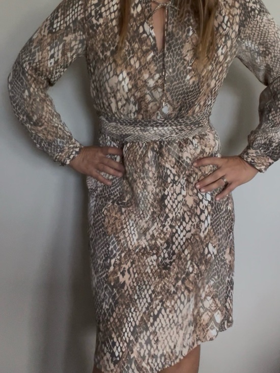 H&M Dresses & Skirts - H&M Black & Beige Snakeskin Tie-Neck Blouse